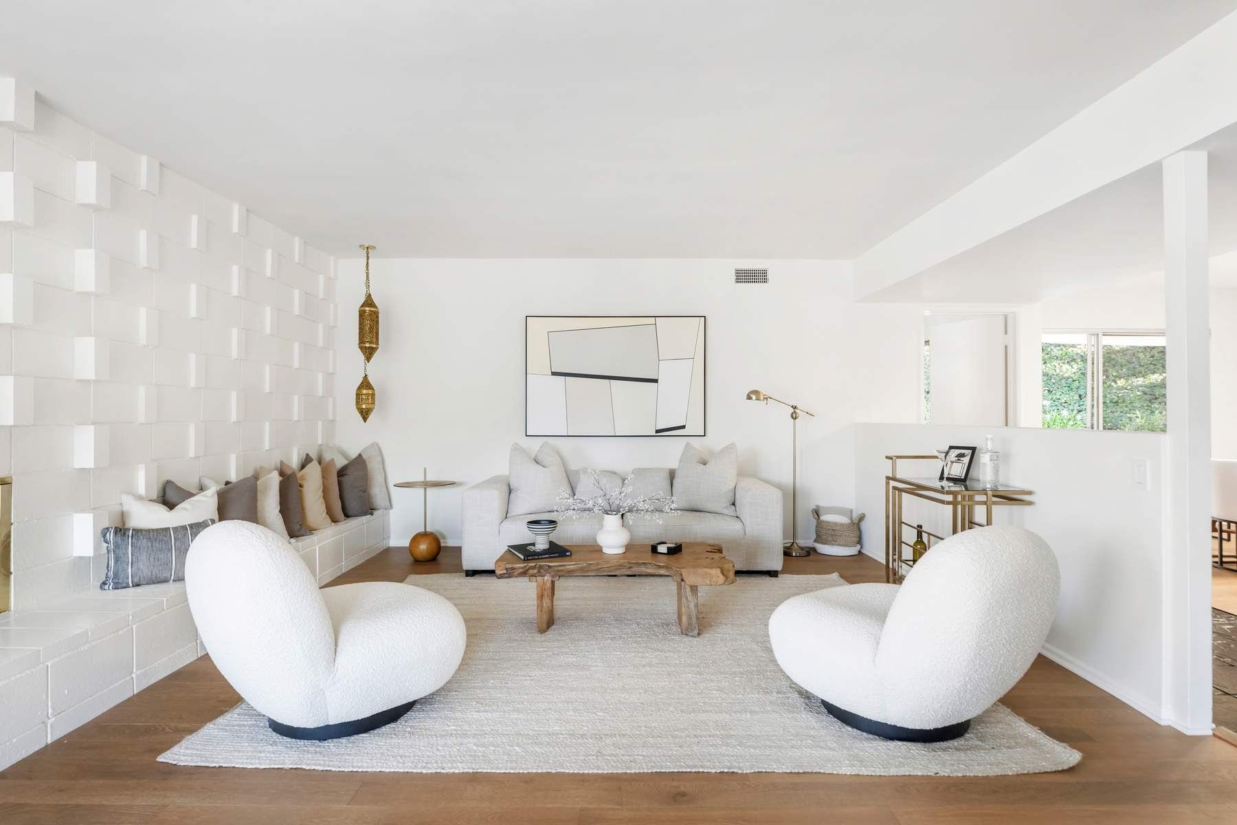 Sunlit living room, Ballina Residence Encino