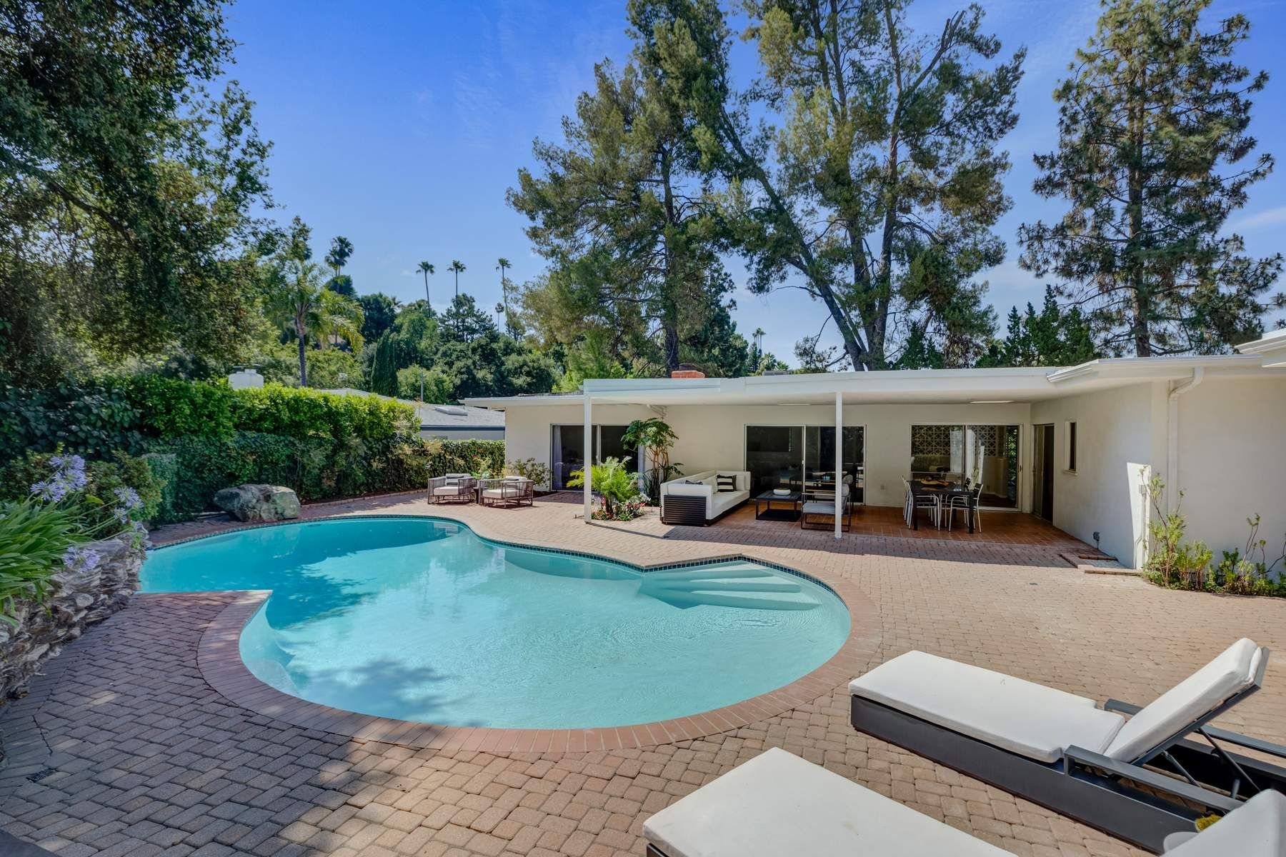Covered patio lounge overlooking the pool, Ballina Residence